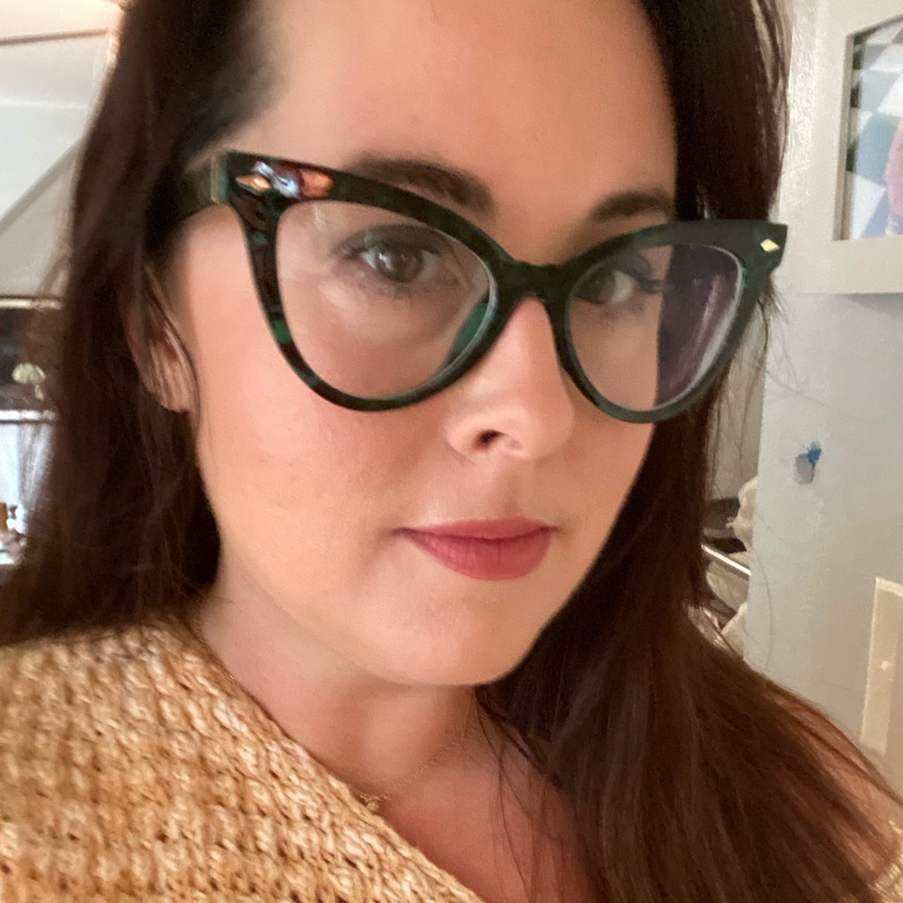 Meet your Posher, Suzanne
